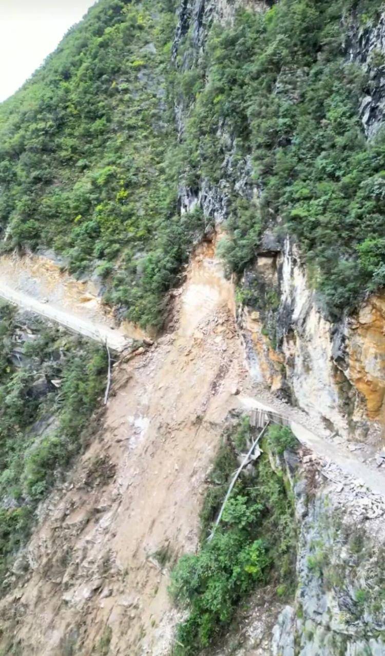 重庆网红“挂壁公路”垮塌<strong></p>
<p>eth区块链</strong>,附近村民外出绕行已半月盼修复,当地:已完成排危,正在修