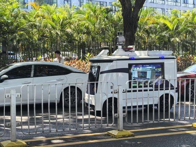 深圳交警“黑科技”再升级<strong></p>
<p>eth区块链</strong>!首台多功能无人巡检车“上岗”