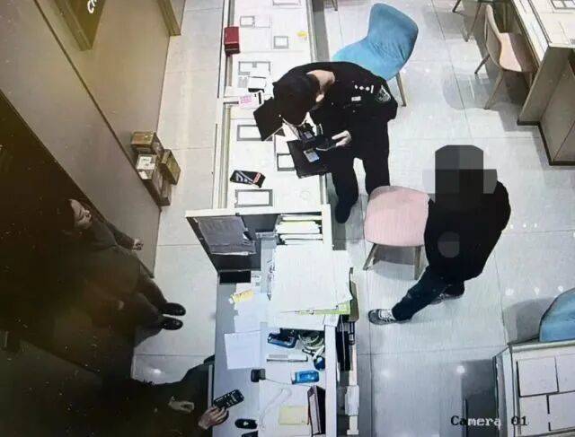 股市套现170万元后<strong></p>
<p>eth走势</strong>，杭州男子豪购300克金条！老板当场报警……