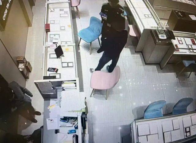 股市套现170万元后<strong></p>
<p>eth走势</strong>，杭州男子豪购300克金条！老板当场报警……