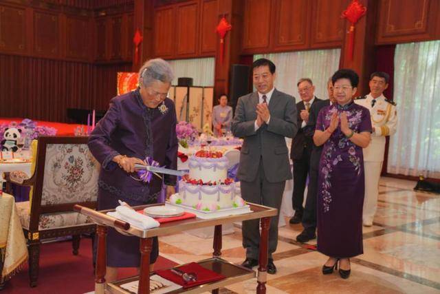 连续有两位国王访华<strong></p>
<p>eth走势</strong>,其中一位是建交以来首访,证明了什么?