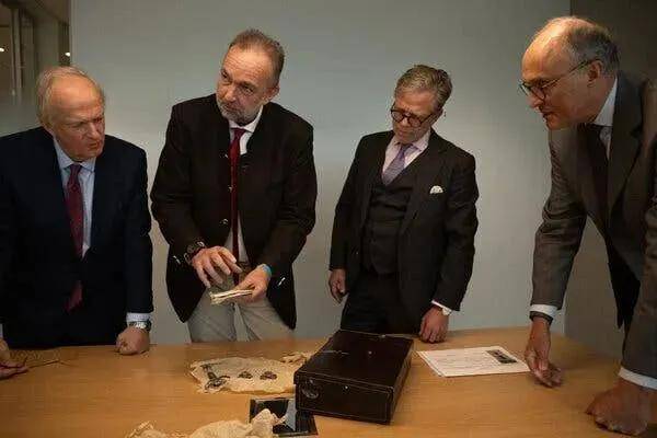 失踪百年的欧洲王室诅咒之钻重现<strong></p>
<p>eth币价格</strong>，背后藏着一位忠贞皇后的惊人布局