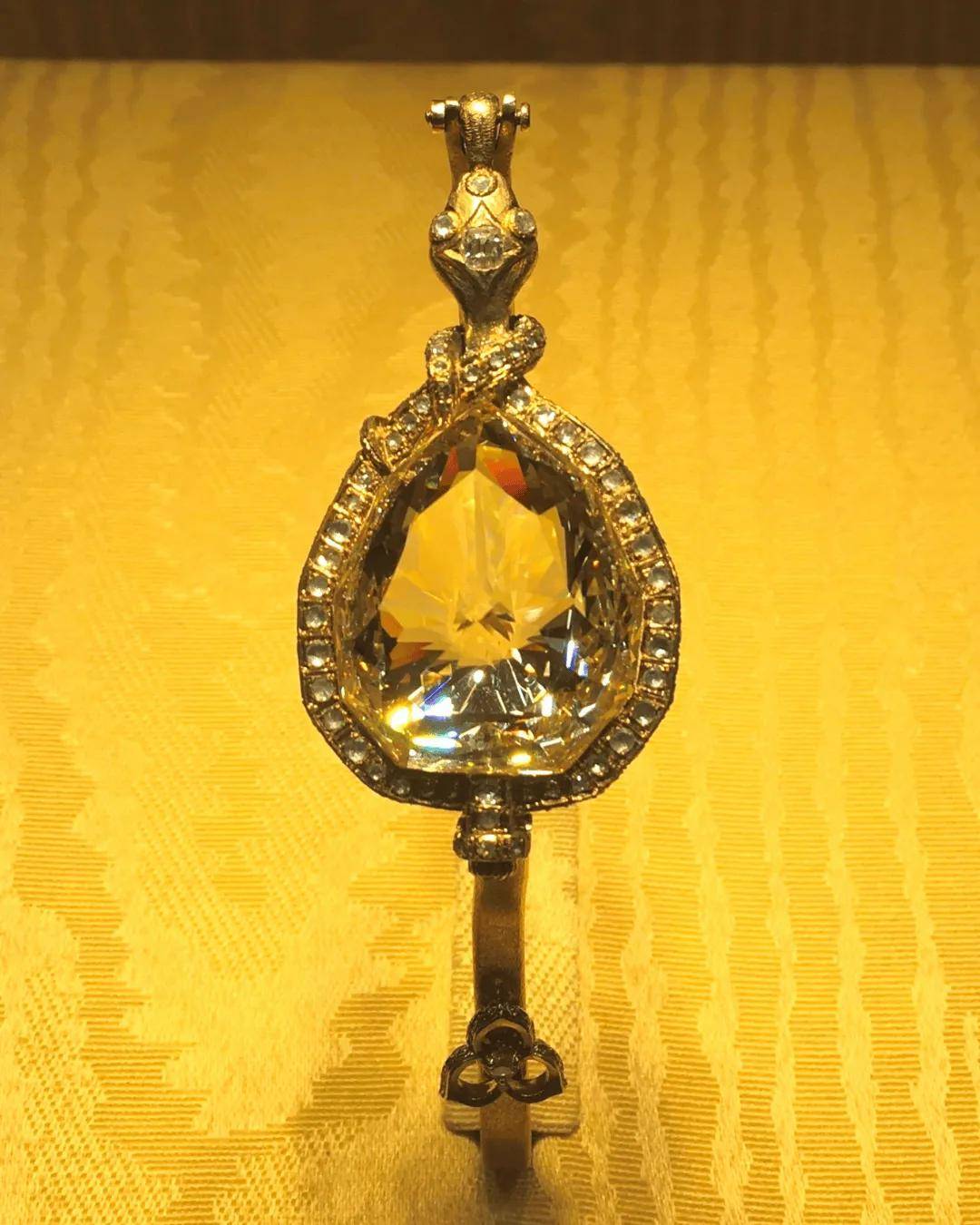 失踪百年的欧洲王室诅咒之钻重现<strong></p>
<p>eth币价格</strong>，背后藏着一位忠贞皇后的惊人布局