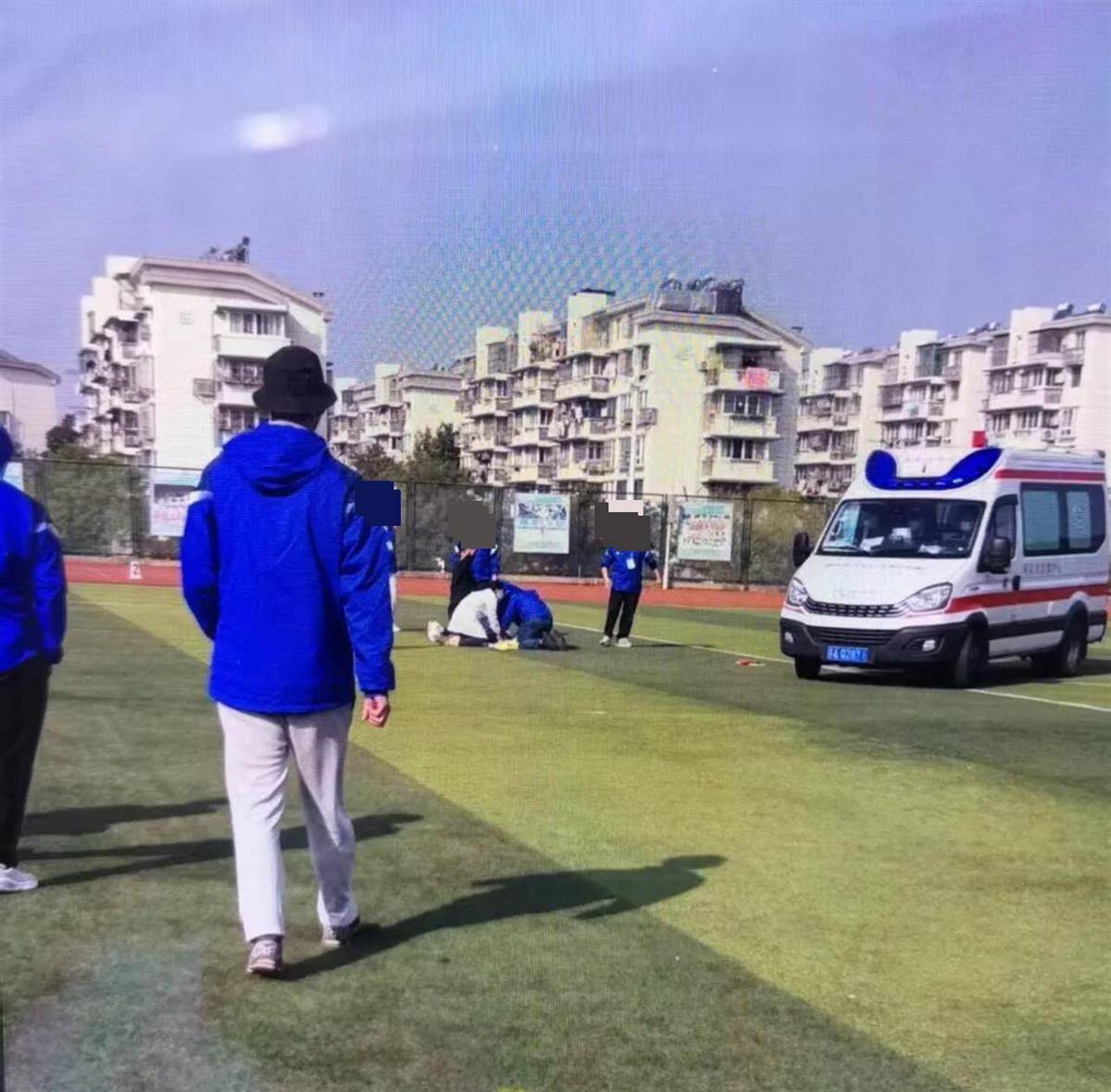 南京一学生在运动会上跑200米时倒地去世<strong></p>
<p>eth官网</strong>,官方:深感痛心,已与亲属沟通妥善处理