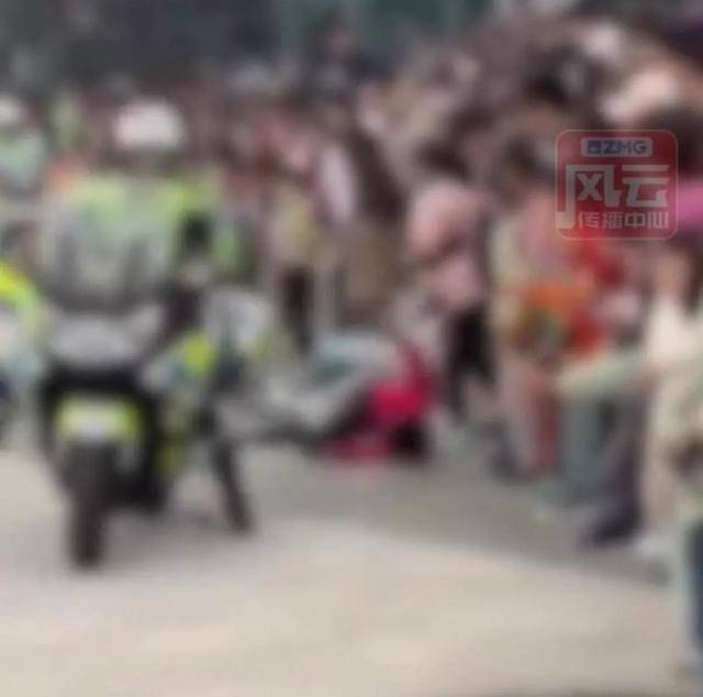 女骑警技能展示时失误撞到三名小朋友<strong></p>
<p>eth官网</strong>,第一时间未看伤者先看车,官方通报