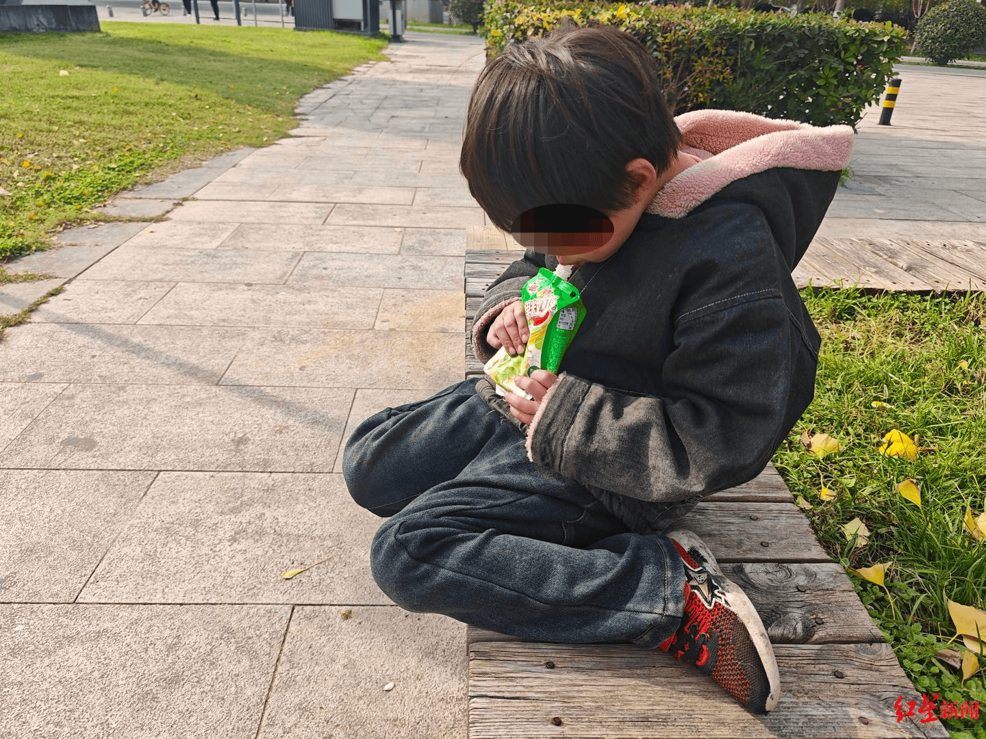 现场走访“女孩寒冬穿拖鞋捡食”一家:还有一个4岁妹妹<strong></p>
<p>比特币</strong>,当地正为两个孩子联系学校|求真