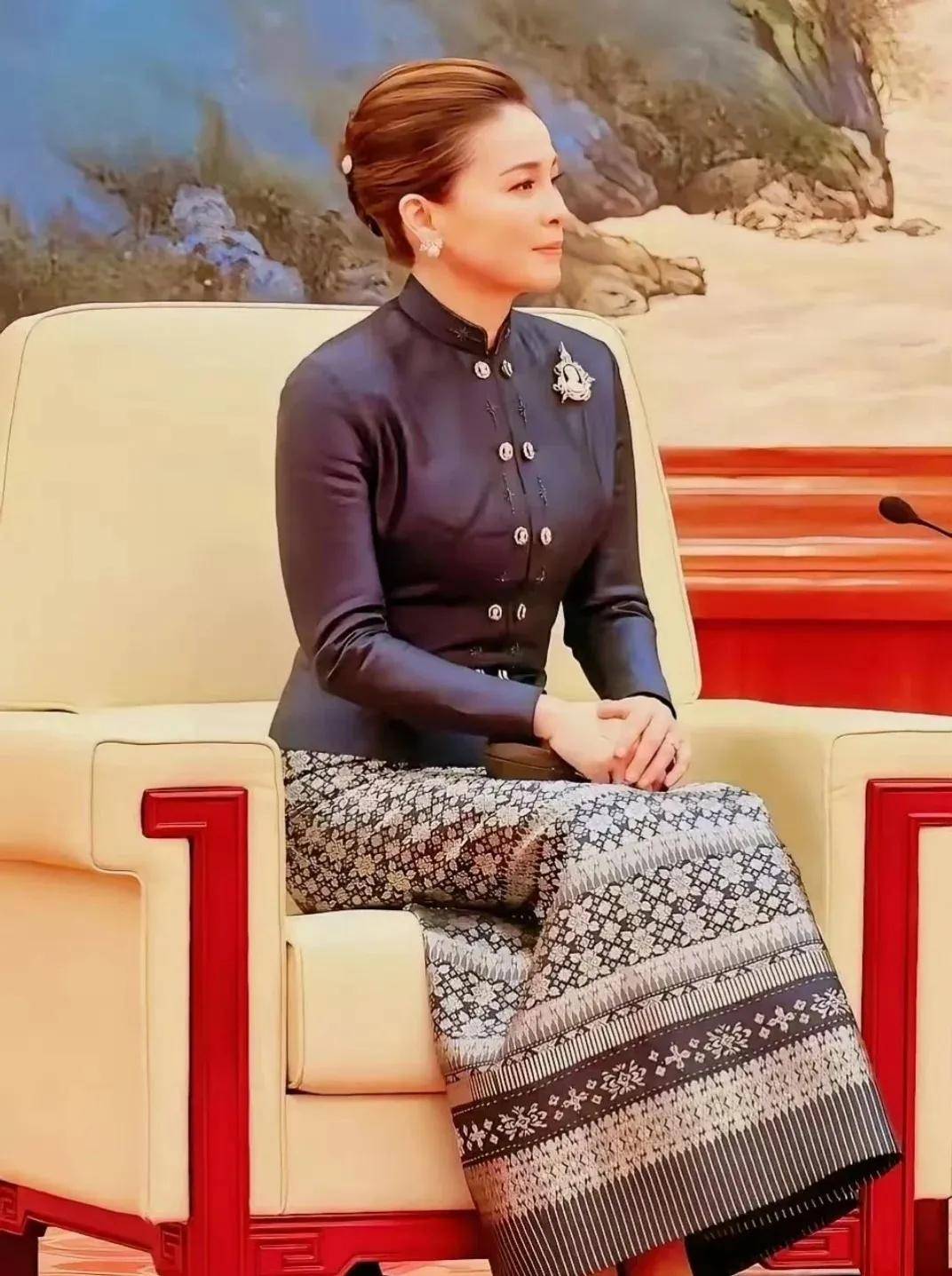 泰国王后访华“穿搭九宫格”出圈<strong></p>
<p>比特币价格</strong>,隆重珠宝展现用心诚意