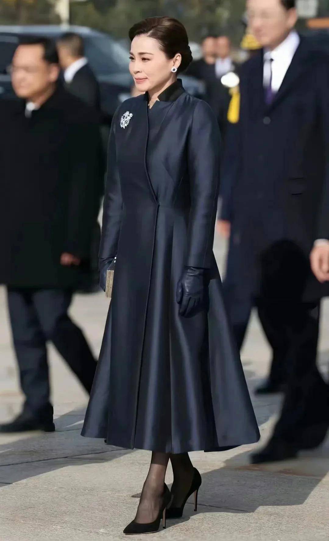 泰国王后访华“穿搭九宫格”出圈<strong></p>
<p>比特币价格</strong>,隆重珠宝展现用心诚意