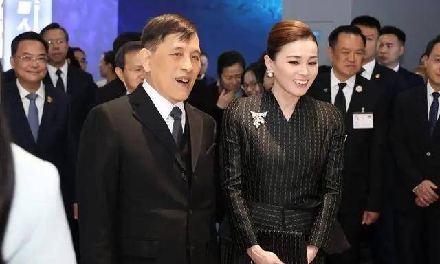 泰国王后访华“穿搭九宫格”出圈<strong></p>
<p>比特币价格</strong>,隆重珠宝展现用心诚意