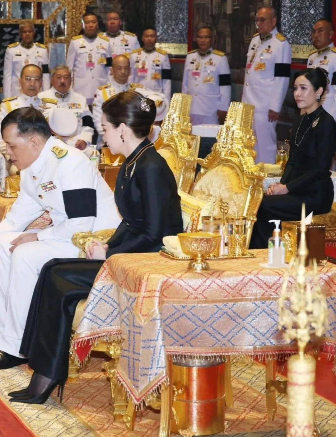 泰国王后访华“穿搭九宫格”出圈<strong></p>
<p>比特币价格</strong>,隆重珠宝展现用心诚意