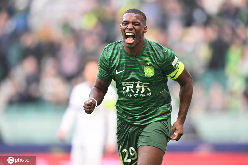 中超最佳阵容：泰山三叉戟领衔 法比奥大四喜夺金靴