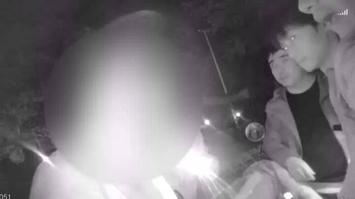 扬州一女子刷短视频惹祸:偷偷去银行取了6万现金<strong></p>
<p>比特币价格今日行情</strong>,结果……