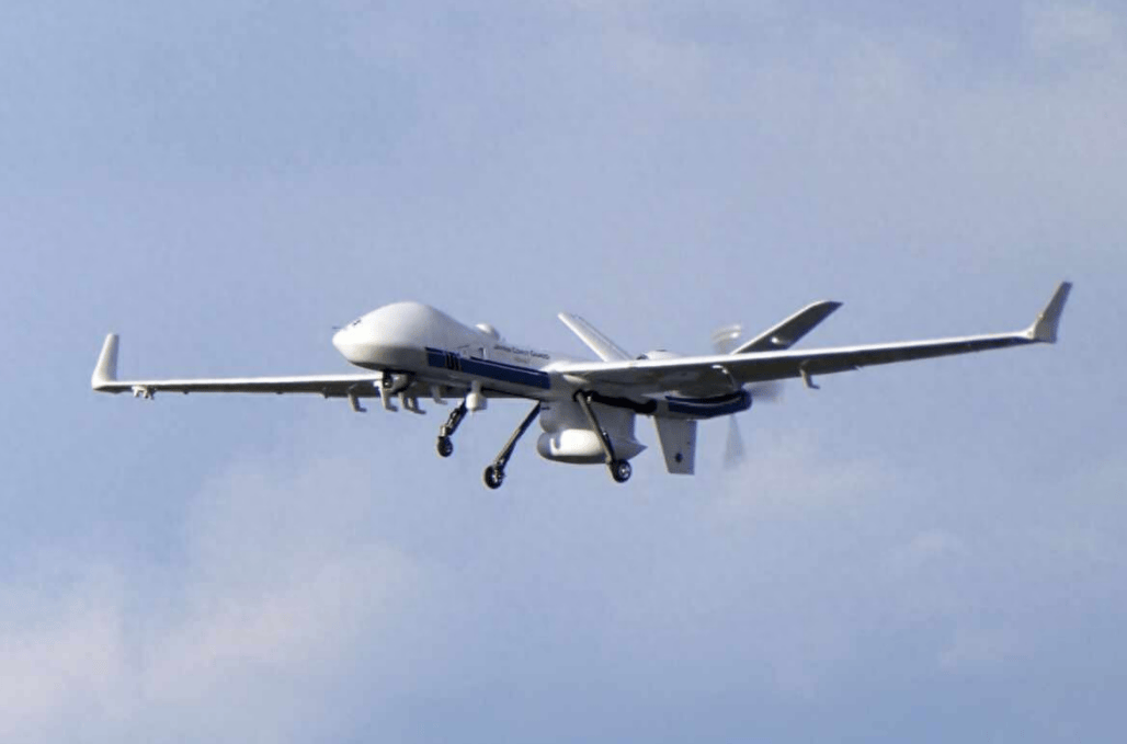 解放军14天火炮齐射，日本硬闯盯梢，无人机在自家机场摔了“颜面尽失”