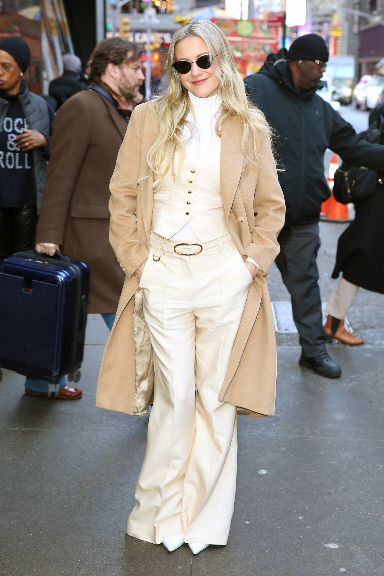 巩俐、梅姨、高圆圆...Power女性冬天少不了一件驼色大衣<strong></p>
<p>比特币最新价格行情</strong>!