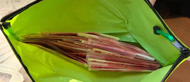 房子要卖了<strong></p>
<p>比特币是什么东西</strong>,两万多现金和珍贵邮票却落在里面,还好有他