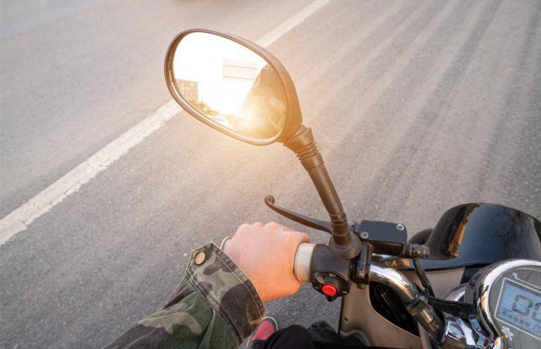 交付8万辆却蒸发5000亿市值<strong></p>
<p>比特币是什么东西</strong>,雷军“抄底”小米能否对抗空头?