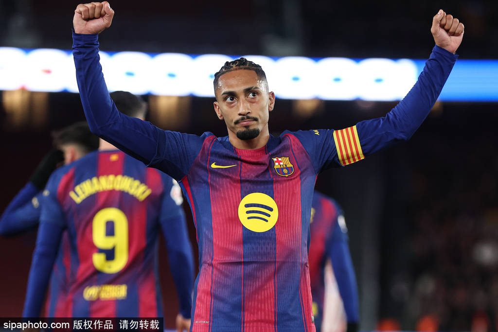 西甲-拉菲尼亚破门奥尔莫建功 莱万丢点巴萨3-1逆转马竞