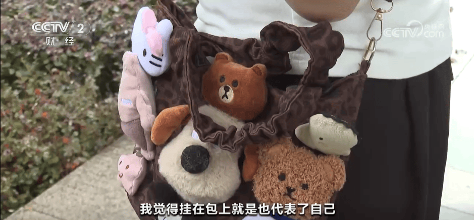 “50块帆布包配3000块包挂”<strong></p>
<p>一个比特币要挖多久</strong>,时髦年轻人背半个身家出门