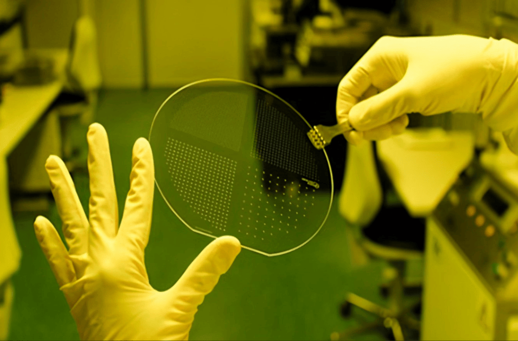 日本不服中国禁令？全面停止对华出口光刻胶，中方即刻推出反制手段