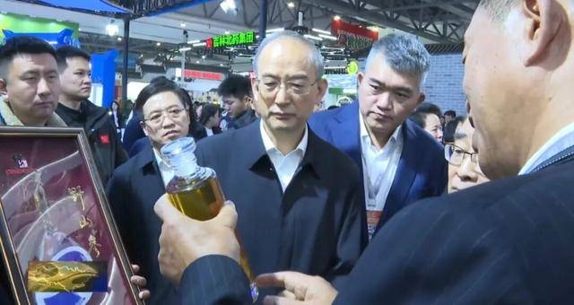 省委书记参观百年野山参<strong></p>
<p>比特币今日价格</strong>!吉林正举全省之力打造千亿级产业