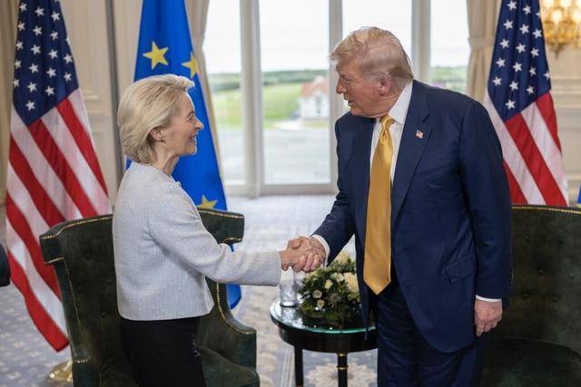 美国想和中俄印日组建C5<strong></p>
<p>比特币最新行情</strong>,梅德韦杰夫:给了欧洲一记响亮的耳光