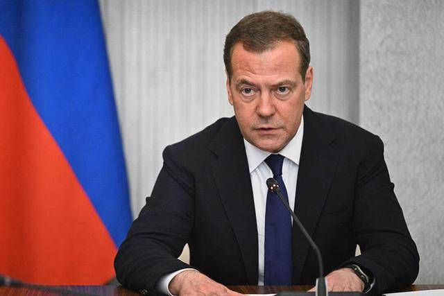 美国想和中俄印日组建C5<strong></p>
<p>比特币最新行情</strong>,梅德韦杰夫:给了欧洲一记响亮的耳光