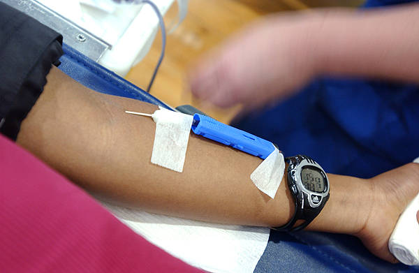 为母亲手术花3900元买三张献血证,铲除黑产不容易