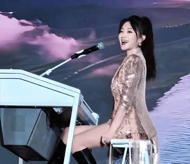 考古|玖月奇迹被曝已复婚<strong></p>
<p>比特币最新行情</strong>,王小玮疑似怀孕小腹隆起,为何两人至今不同台演出?