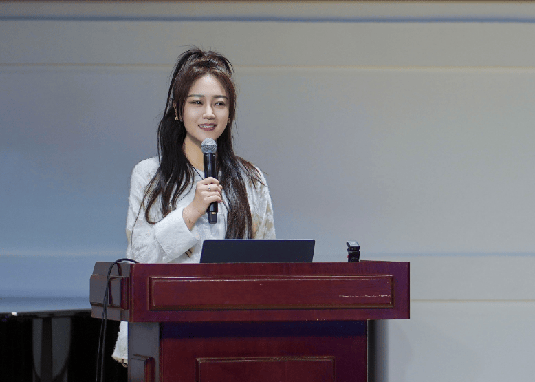 考古|玖月奇迹被曝已复婚<strong></p>
<p>比特币最新行情</strong>,王小玮疑似怀孕小腹隆起,为何两人至今不同台演出?