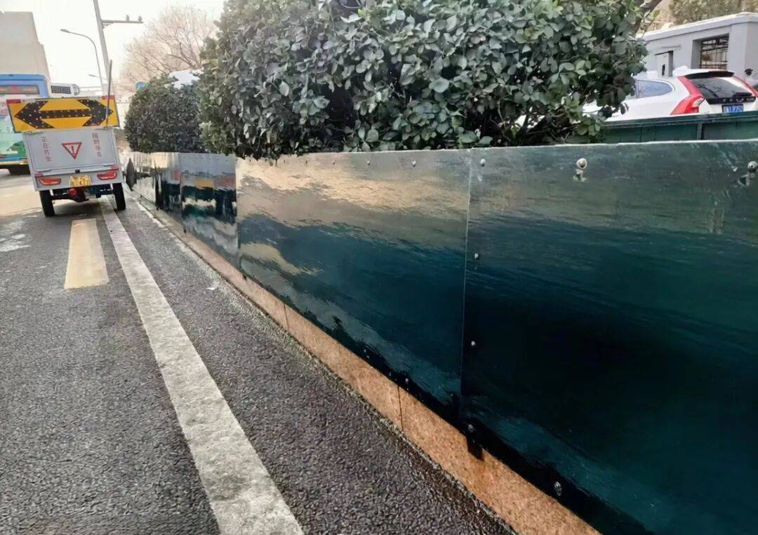 北京绿化带里用了二十年的板子,今冬“下岗”了——