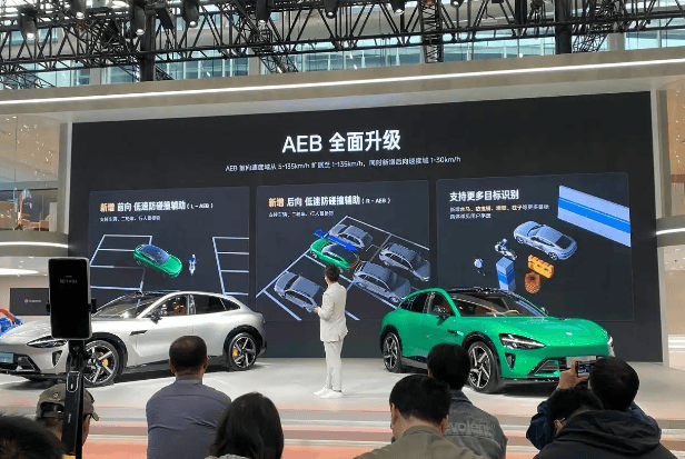 风暴中心的“小米汽车”:杭州小米交付中心发生车祸