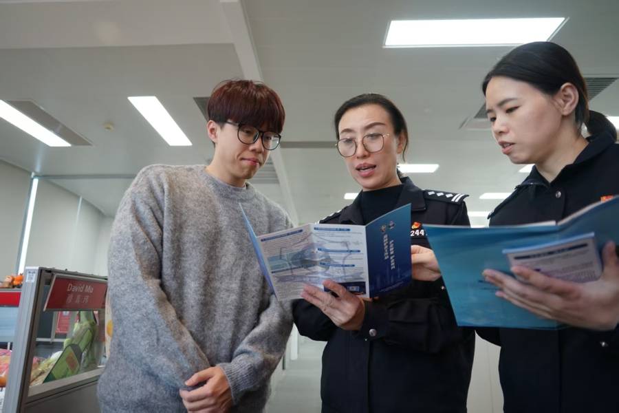 审讯室里<strong></p>
<p>比特币钱包</strong>，犯罪嫌疑人哭着说：“从来没一个警察会和我说这些的……”