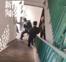 日日惊恐<strong></p>
<p>比特币暴跌</strong>！上海夫妻持斧逐户砍砸邻居家门！居民：多年噩梦...