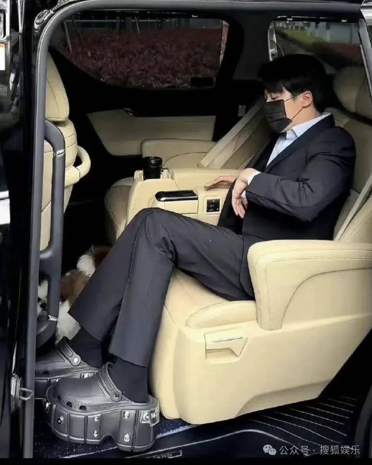 刚开年又曝一对相差15岁的恋情？他这一周两段绯闻真是连环暴击啊<strong></p>
<p>比特币中国</strong>！