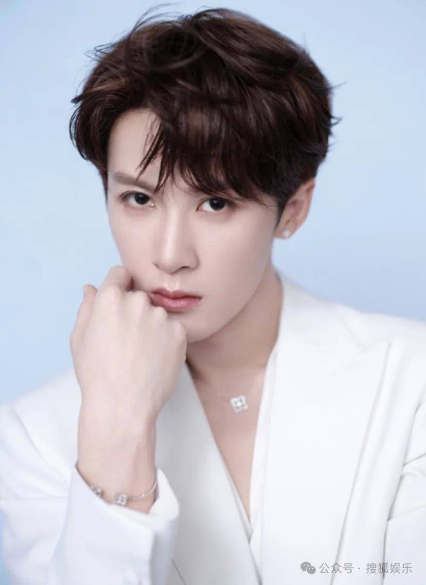 刚开年又曝一对相差15岁的恋情？他这一周两段绯闻真是连环暴击啊<strong></p>
<p>比特币中国</strong>！