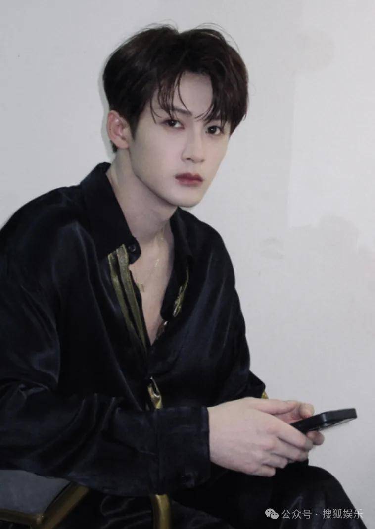 刚开年又曝一对相差15岁的恋情？他这一周两段绯闻真是连环暴击啊<strong></p>
<p>比特币中国</strong>！