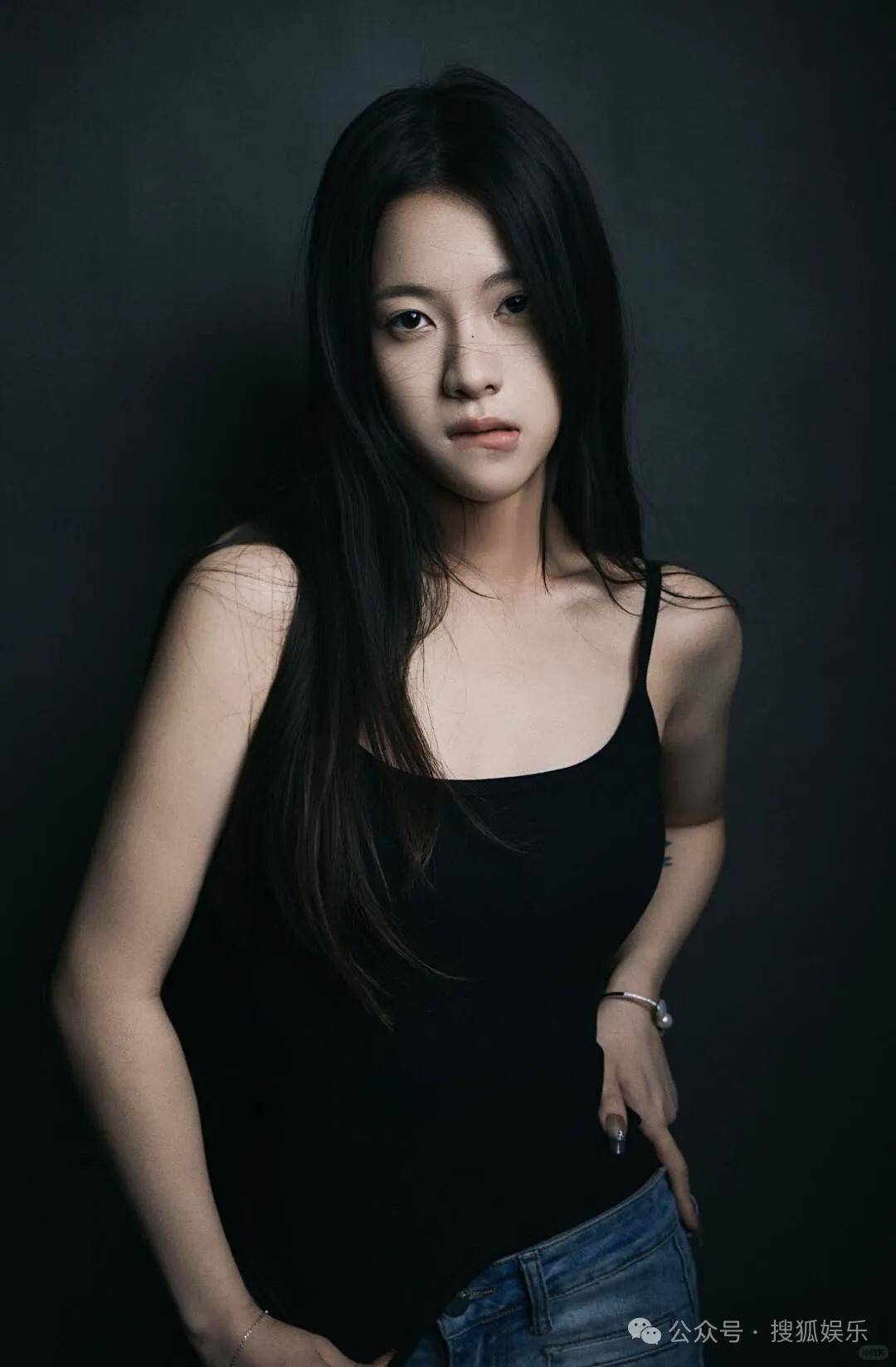 刚开年又曝一对相差15岁的恋情？他这一周两段绯闻真是连环暴击啊<strong></p>
<p>比特币中国</strong>！