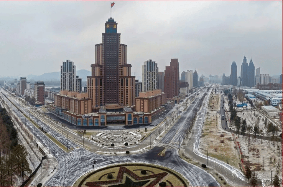 朝鲜“万套住宅”震撼亮相<strong></p>
<p>比特币价格实时行情</strong>，金正恩莅临现场指导感叹：潮流之作