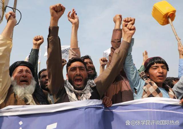 中东越打越乱，中国传出好消息，火拼了一个月的俩邻国，要停手了