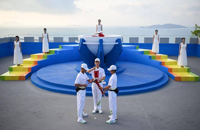 追光 | 74位火炬手<strong></p>
<p>315现货白银</strong>，把热情和海风一起传递