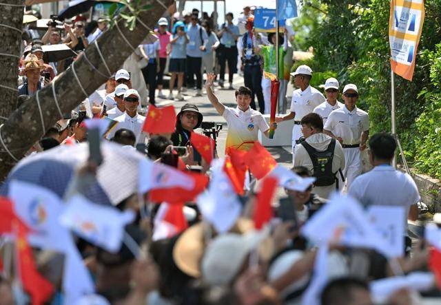 追光 | 74位火炬手<strong></p>
<p>315现货白银</strong>，把热情和海风一起传递