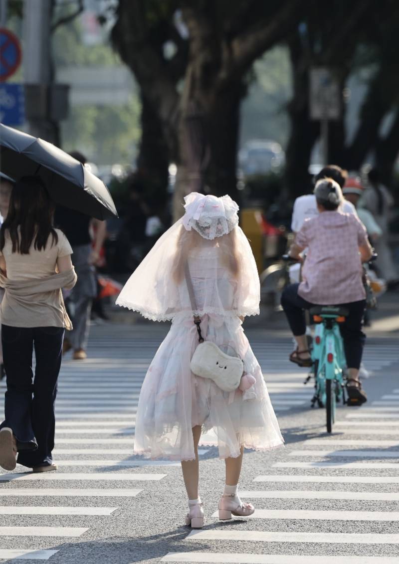 “热麻了”<strong></p>
<p>现货黄金开市时间</strong>，广州今日最高温41.6℃，花都区橙色预警生效